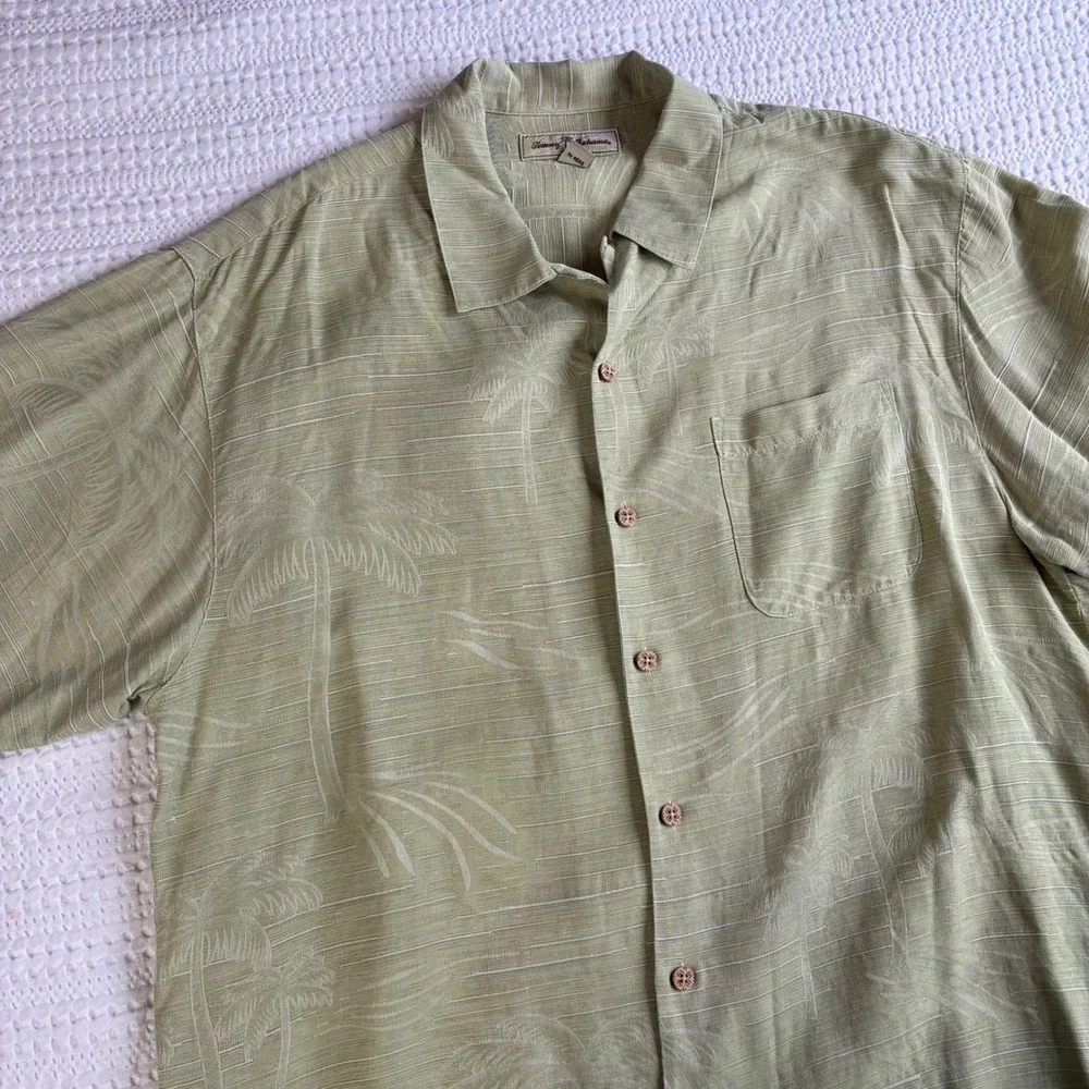 Tommy Bahama Camp Shirt Green 100% Silk Hawaiian Palm Trees Wooden Buttons Men L - Picture 12 of 12